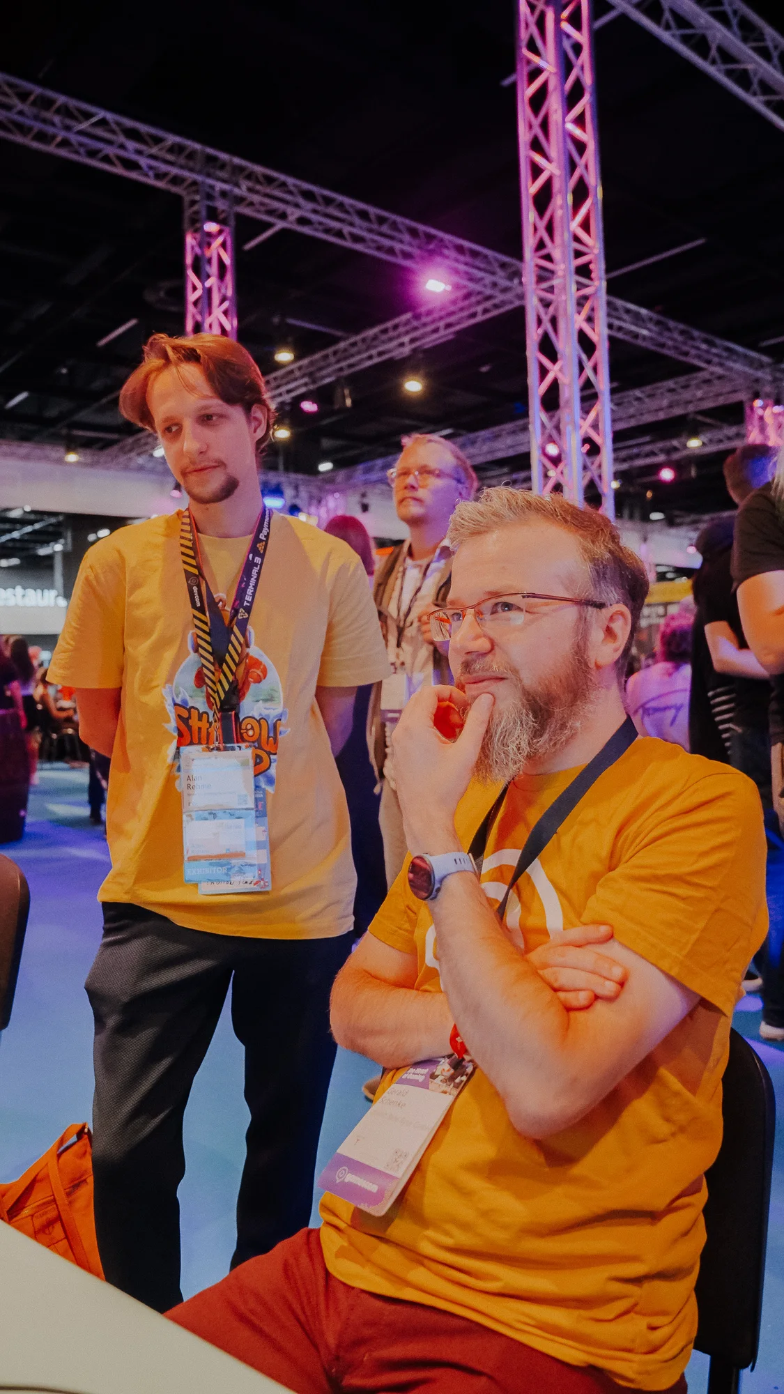 Besucher entdecken Spiele auf der gamescom